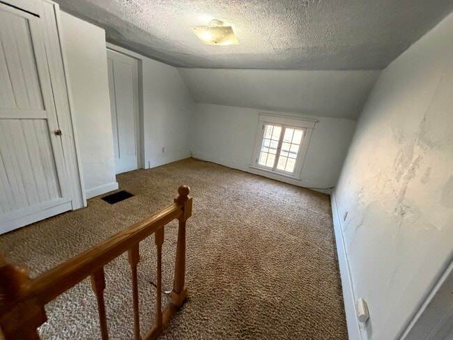 Building Photo - 608 Seminary-W