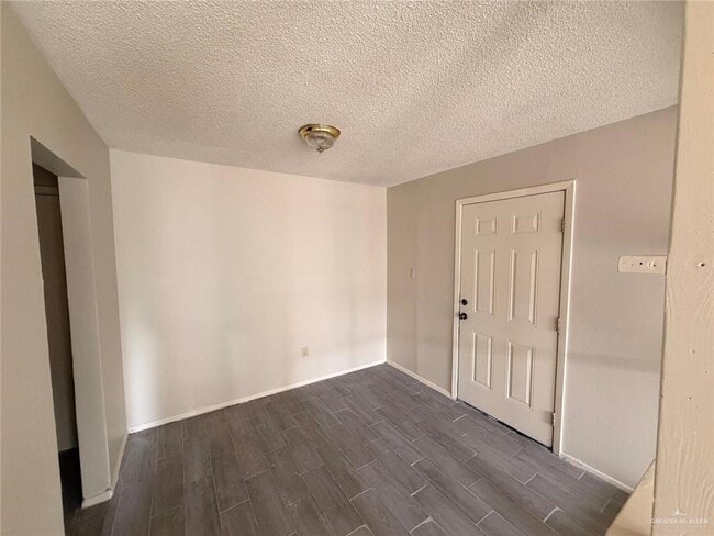 Building Photo - 10 Tamarack Ave