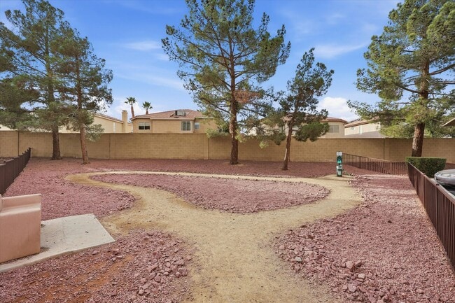 Building Photo - Nice Upgraded 2 Bedroom Condo in Gated Community - Eastern and 215