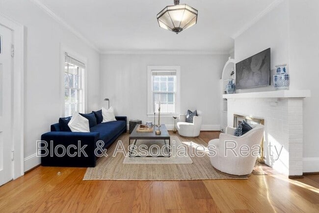 Building Photo - 1807 Sunset Dr