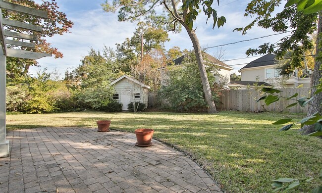 Building Photo - 4809 Saxon St