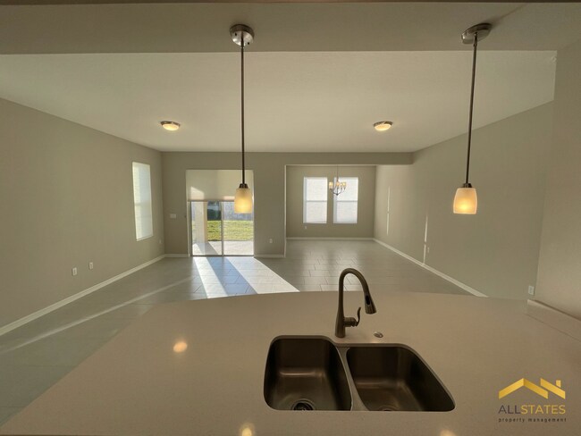 Building Photo - 13532 Fountainbleau Dr