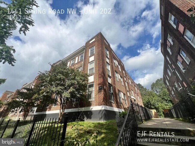 Primary Photo - 1441 Spring Rd NW