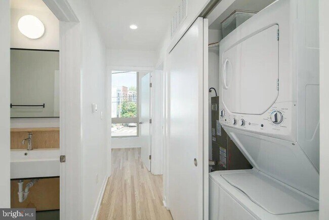 Building Photo - 2331 Frankford Ave