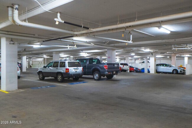 Building Photo - 945 E Playa Del Norte Dr