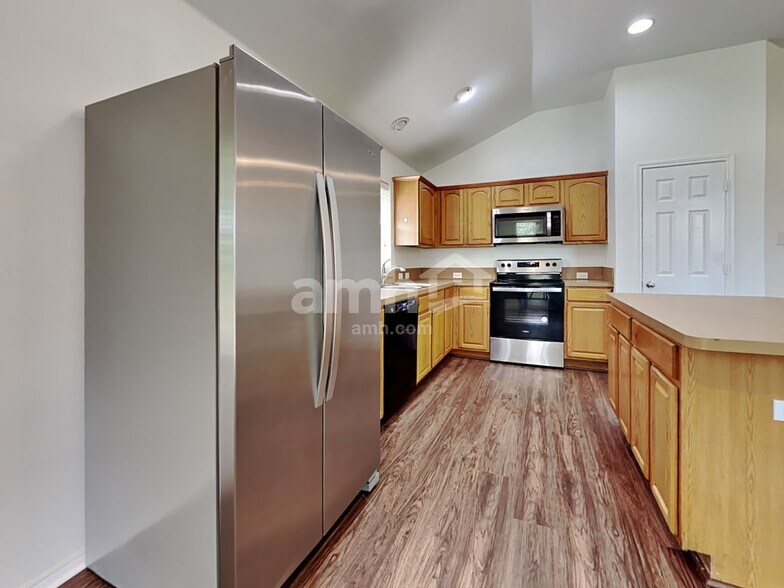 Building Photo - 8065 Plateau Dr
