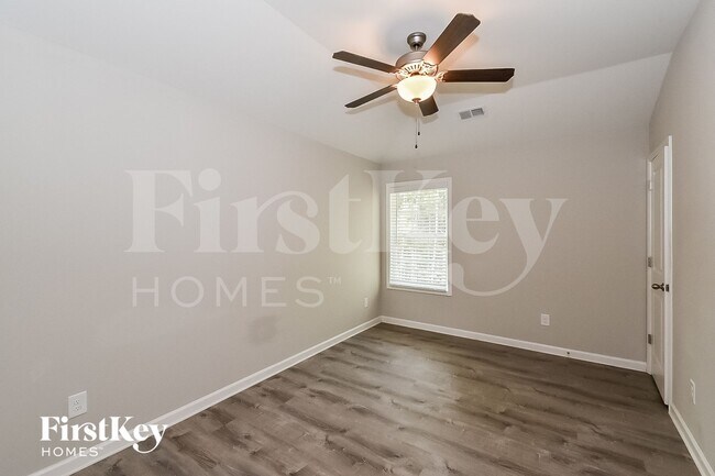 Building Photo - 273 Cliffhaven Cir