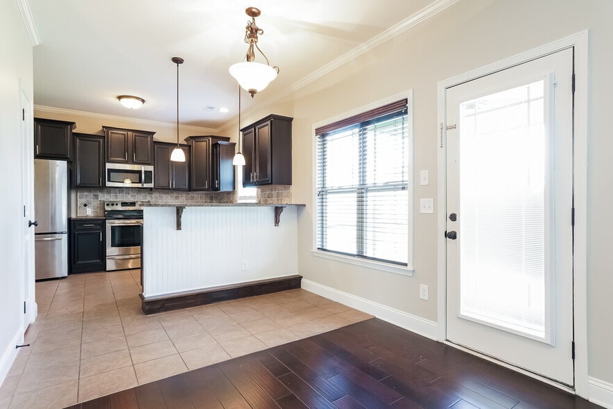 Building Photo - 104 Claymore Dr