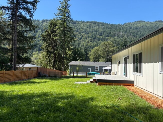 Building Photo - 3019 Hemlock Way