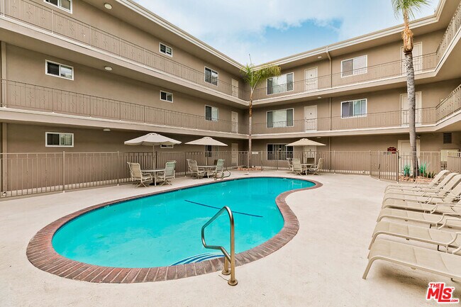 Building Photo - 2002 4th St