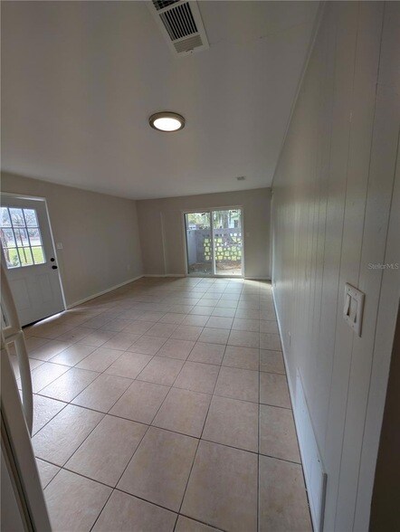 Building Photo - 805 NW 40 Ave