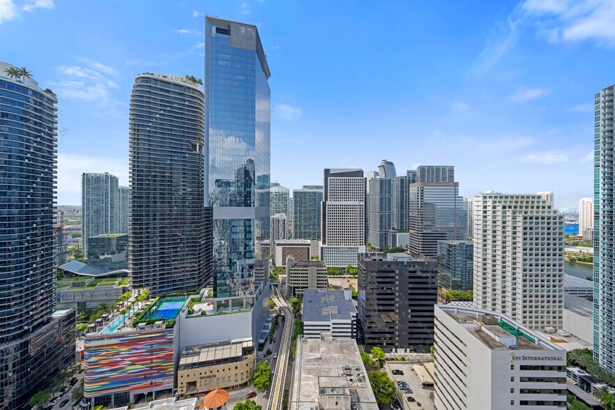 Building Photo - 1010 Brickell Ave