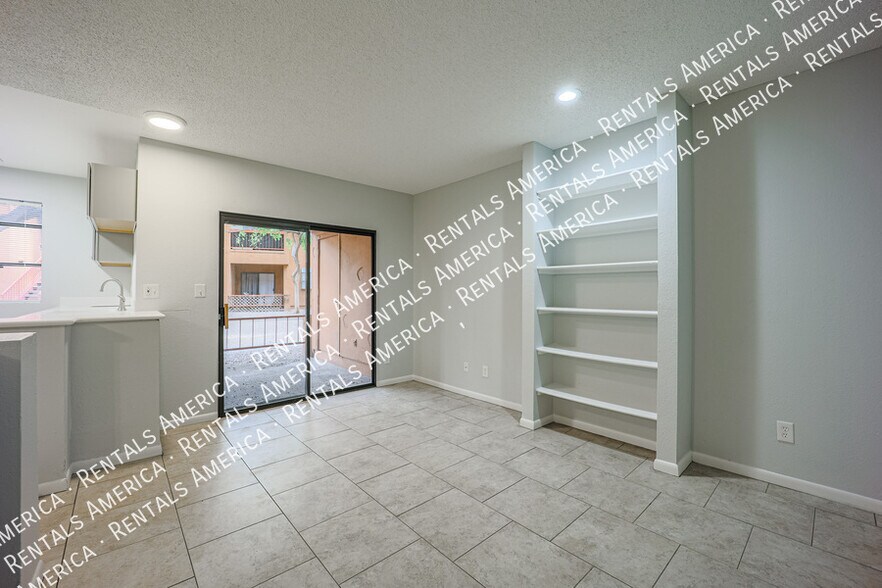 Building Photo - 747 S Ext Rd