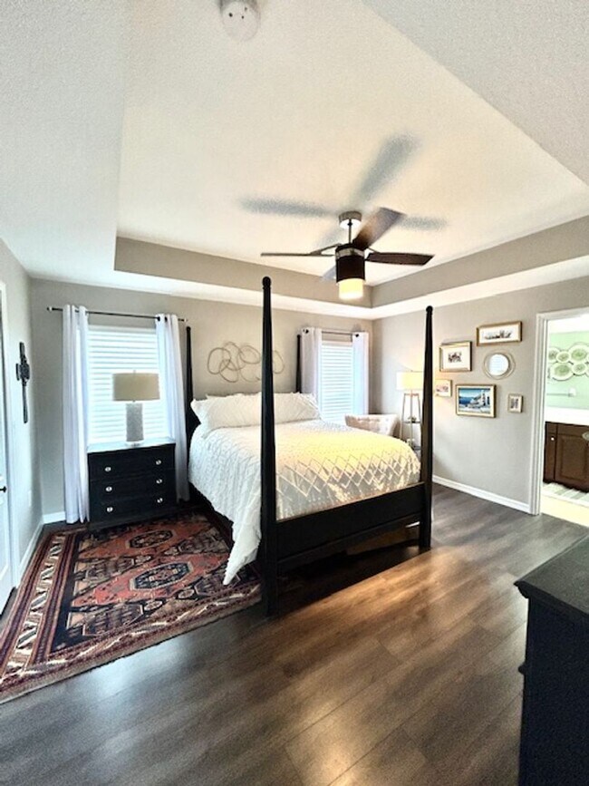 Building Photo - 2/2 UNFURNISHED - ADORABLE BUNGALOW- WITH GARAGE/GATED COMMUNITY