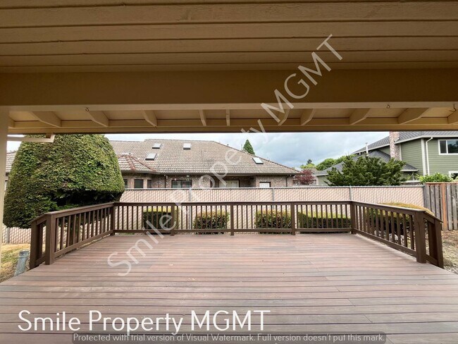 Building Photo - Three Bedrooms single house in NE Portland with double garage