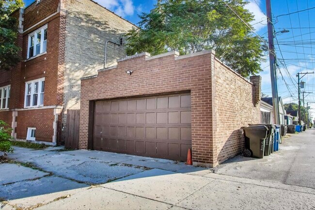 Building Photo - 3921 N Long Ave
