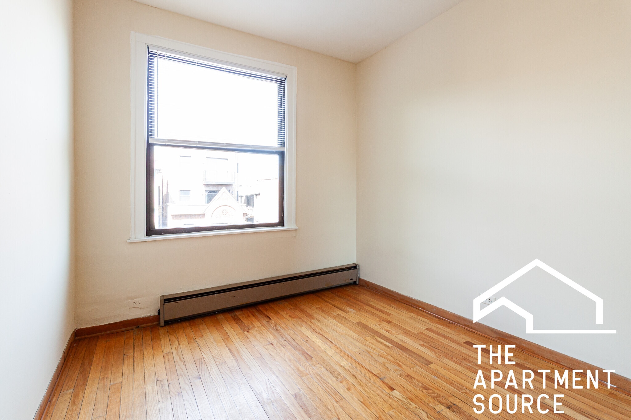 Building Photo - 634 W Barry Ave