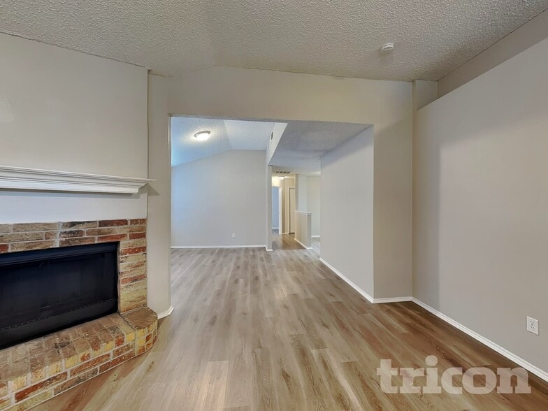 Building Photo - 327 Moss Hill Dr
