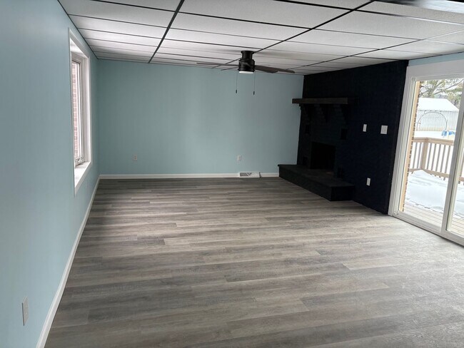 Building Photo - 1 Floor Living on 1/2 Acre, 4 Bedrooms/1 Bath, Garage-Dallastown SD