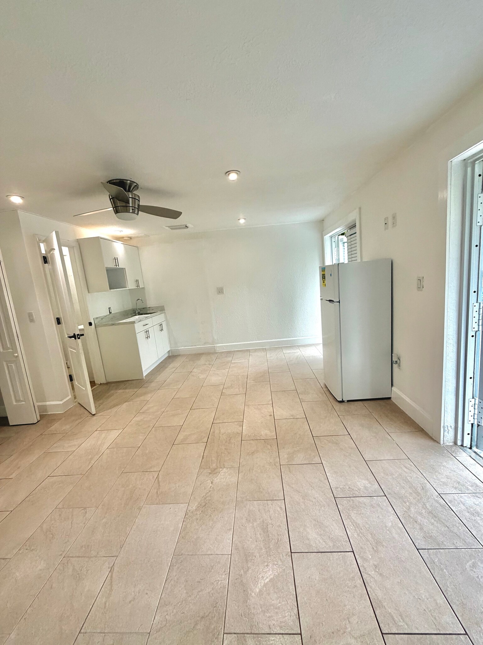 Building Photo - 925 SW 94th Ave