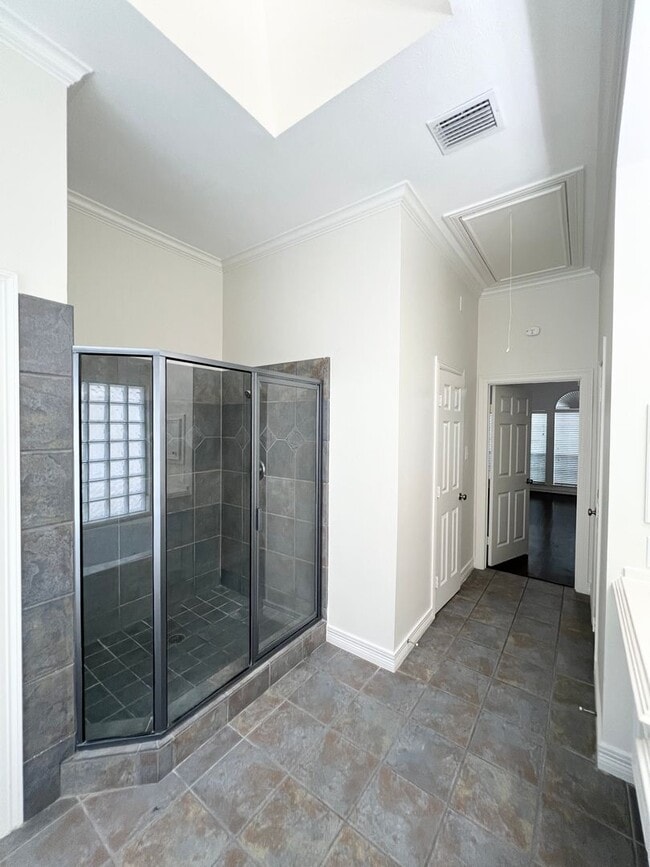 Building Photo - Stunning 4/3/2 Townhome in the Museum District !!!