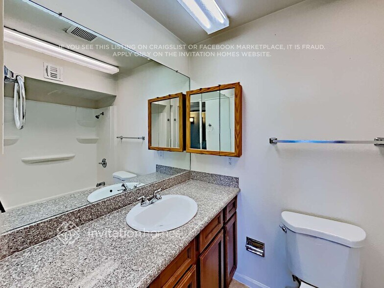Building Photo - 2609 W Charter Oak Rd