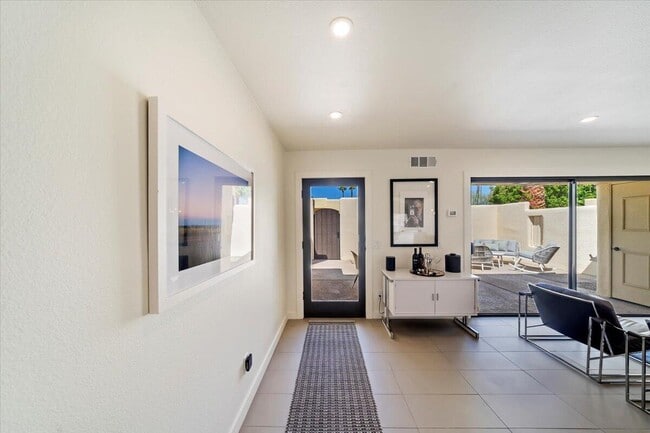 Building Photo - 436 Greenhouse Wy