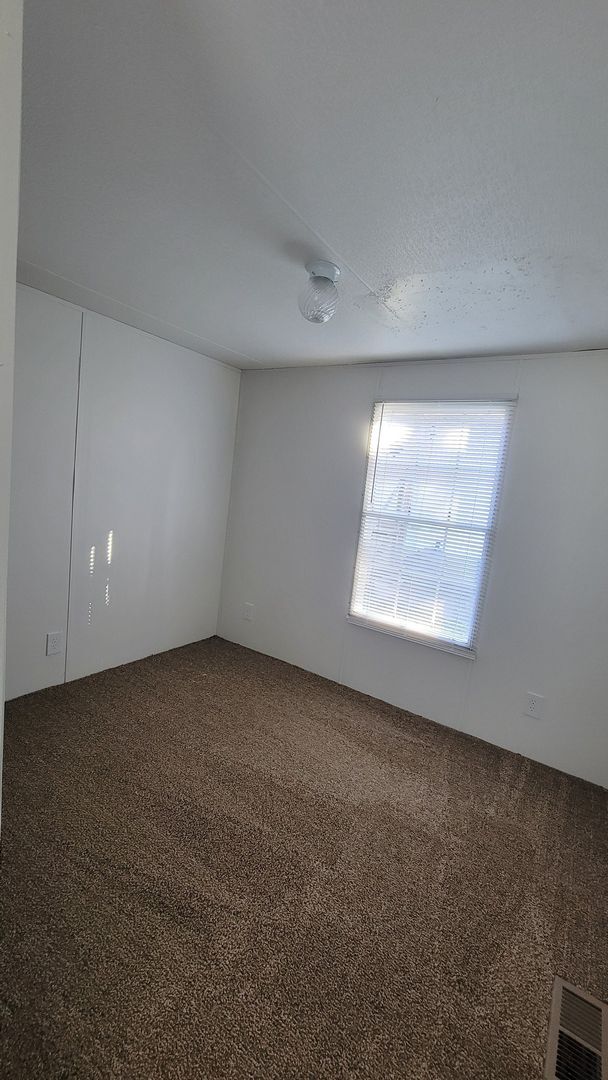 Building Photo - Ready to Move in