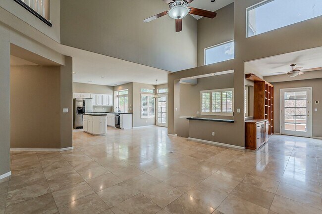 Building Photo - Welcome to your private Oasis!!