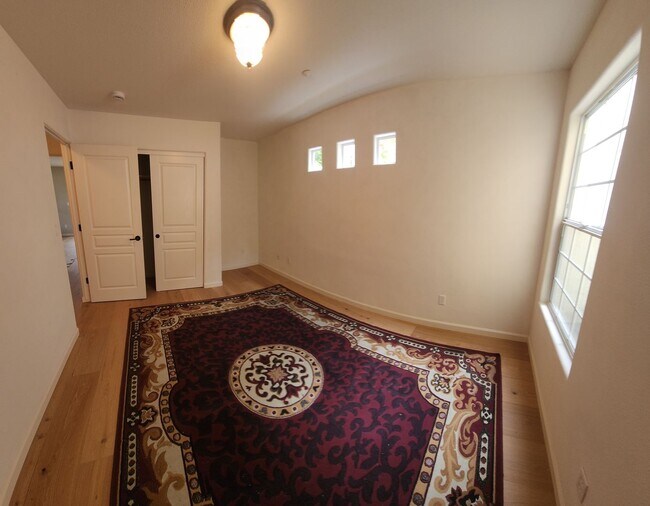 Building Photo - Contemporary Beautiful Spacious 4 bed 3 bath home