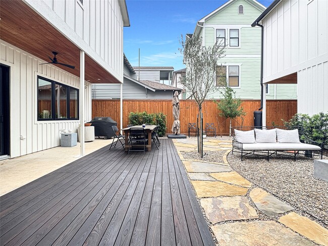 Building Photo - 408 Pecore St