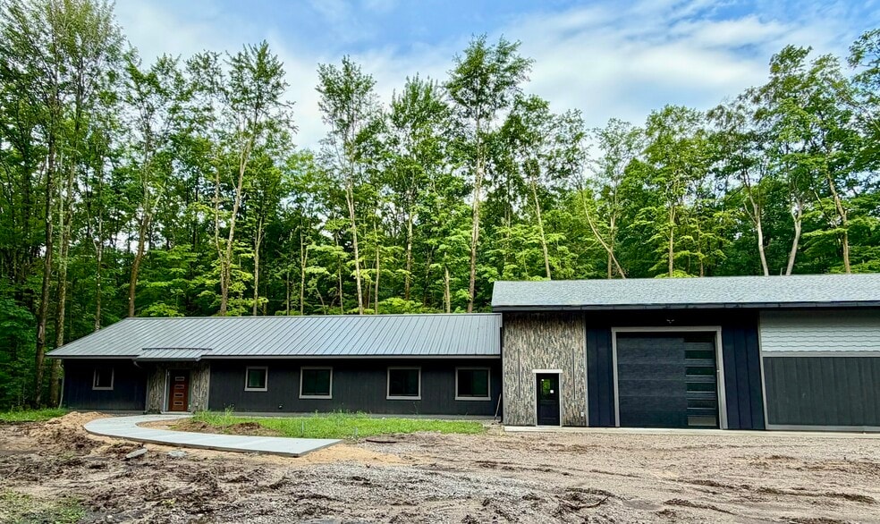 Building Photo - 10673 US 31