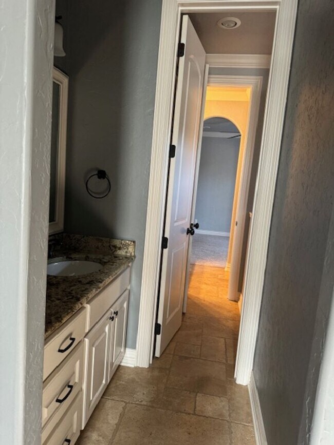 Building Photo - 4/3/2/2 Hallsville ISD Fenced Yard and Pool