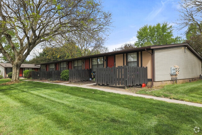 Building Photo - Pinewood Apartments