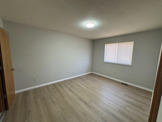 Building Photo - 410 Trent Ct