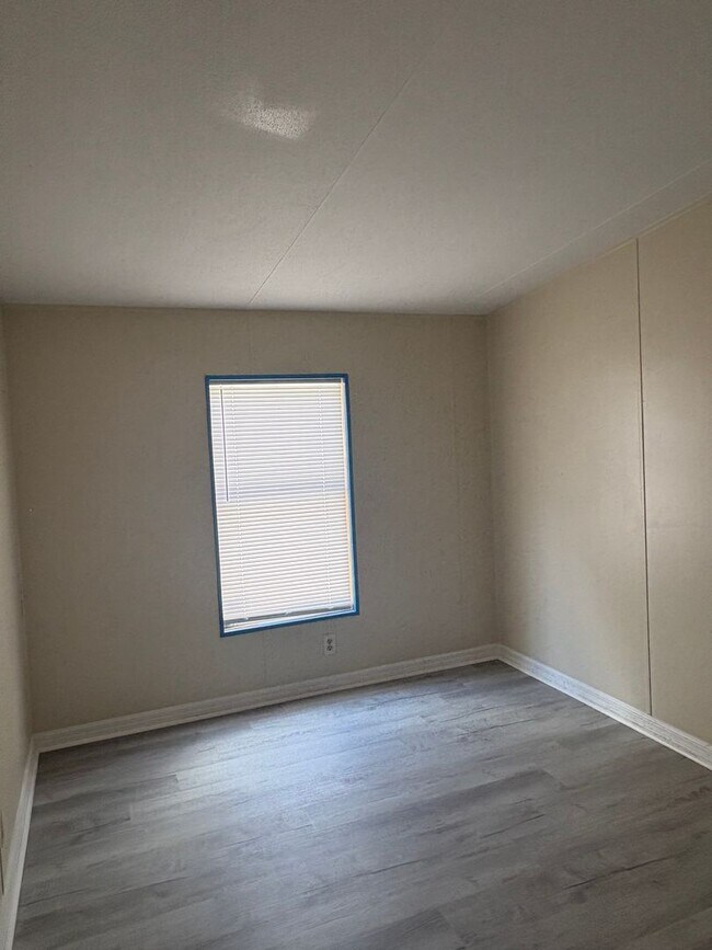 Building Photo - 4bath/2bath Mobile Home in Bay Hills Commu...