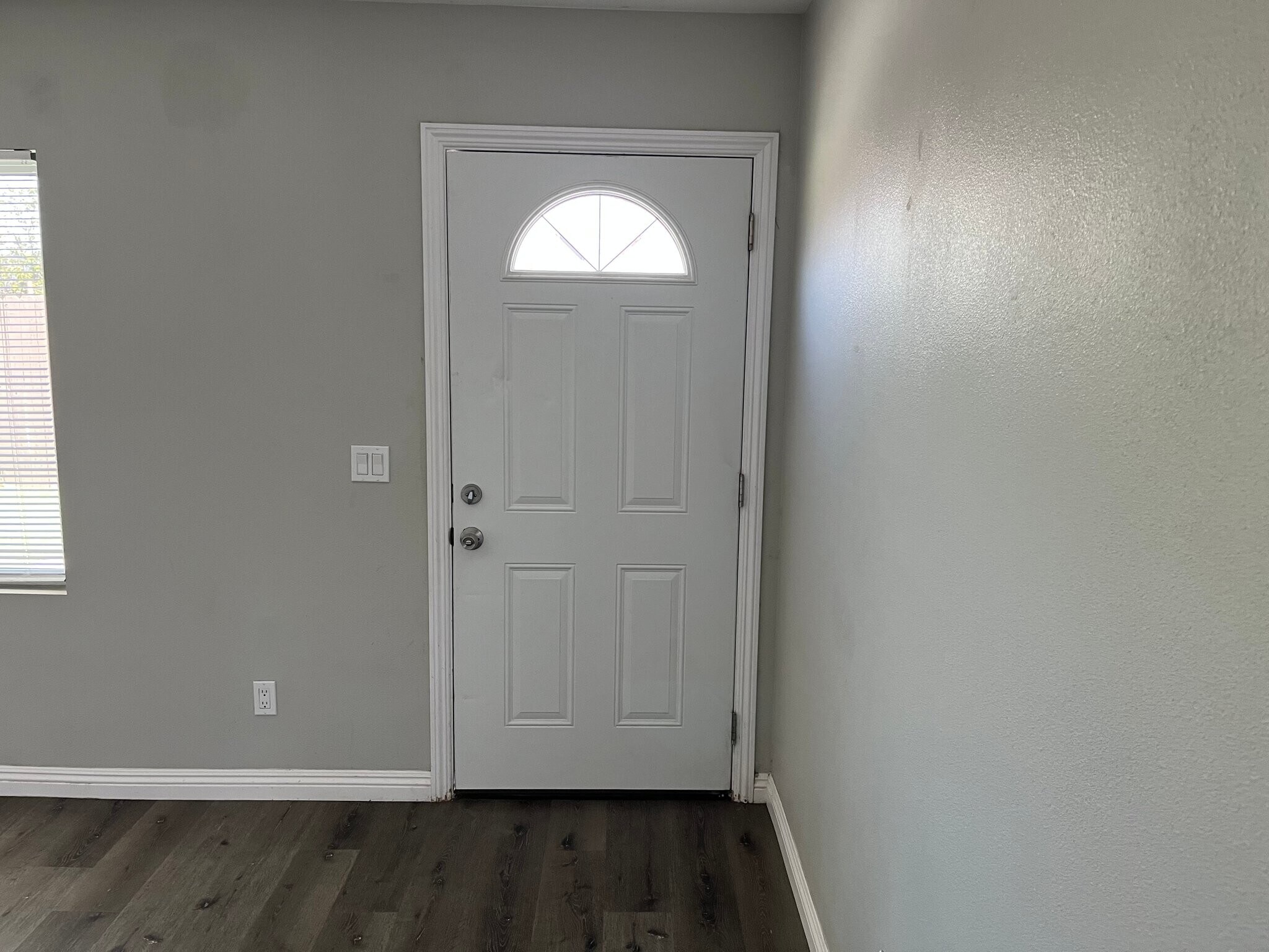 Building Photo - 830 California Ave