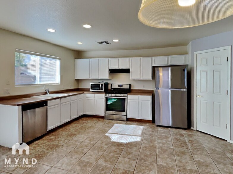 Building Photo - 4230 E Deer Dancer Way