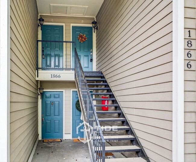 Building Photo - Live Close to It All – Convenient Mount Pleasant Home