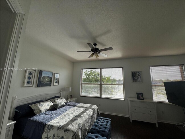 Building Photo - 4943 SW 163rd Ave