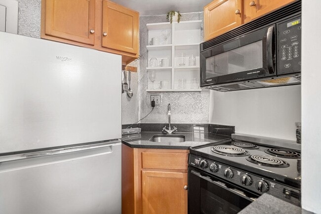 Building Photo - 425 Beacon St