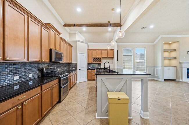 Building Photo - 8111 Sweet Gardens Ct