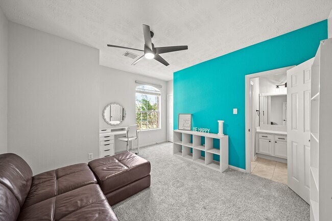 Building Photo - 4703 Oxbow Cir W