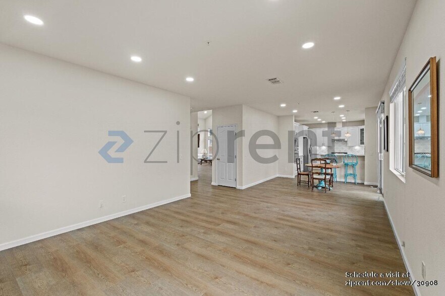 Building Photo - 1001 Sandhurst Dr