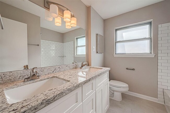 Building Photo - 2703 Cypress St