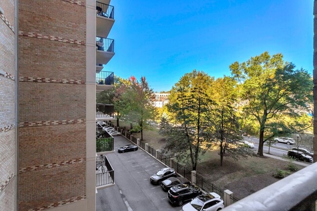 Building Photo - Studio Condo with all utilities included f...