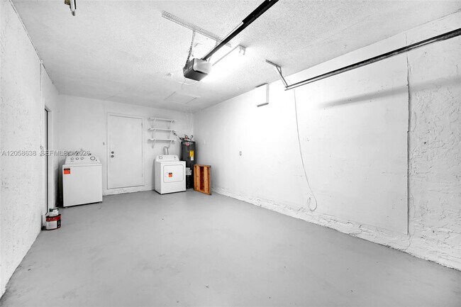 Building Photo - 304 SW 77th Ave