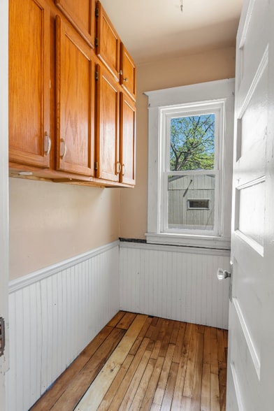 Building Photo - 1123 5th St NE