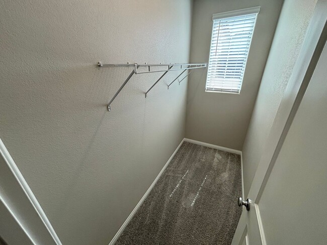 Building Photo - Beautifully Upgraded Single-Story 2BED/2BA...