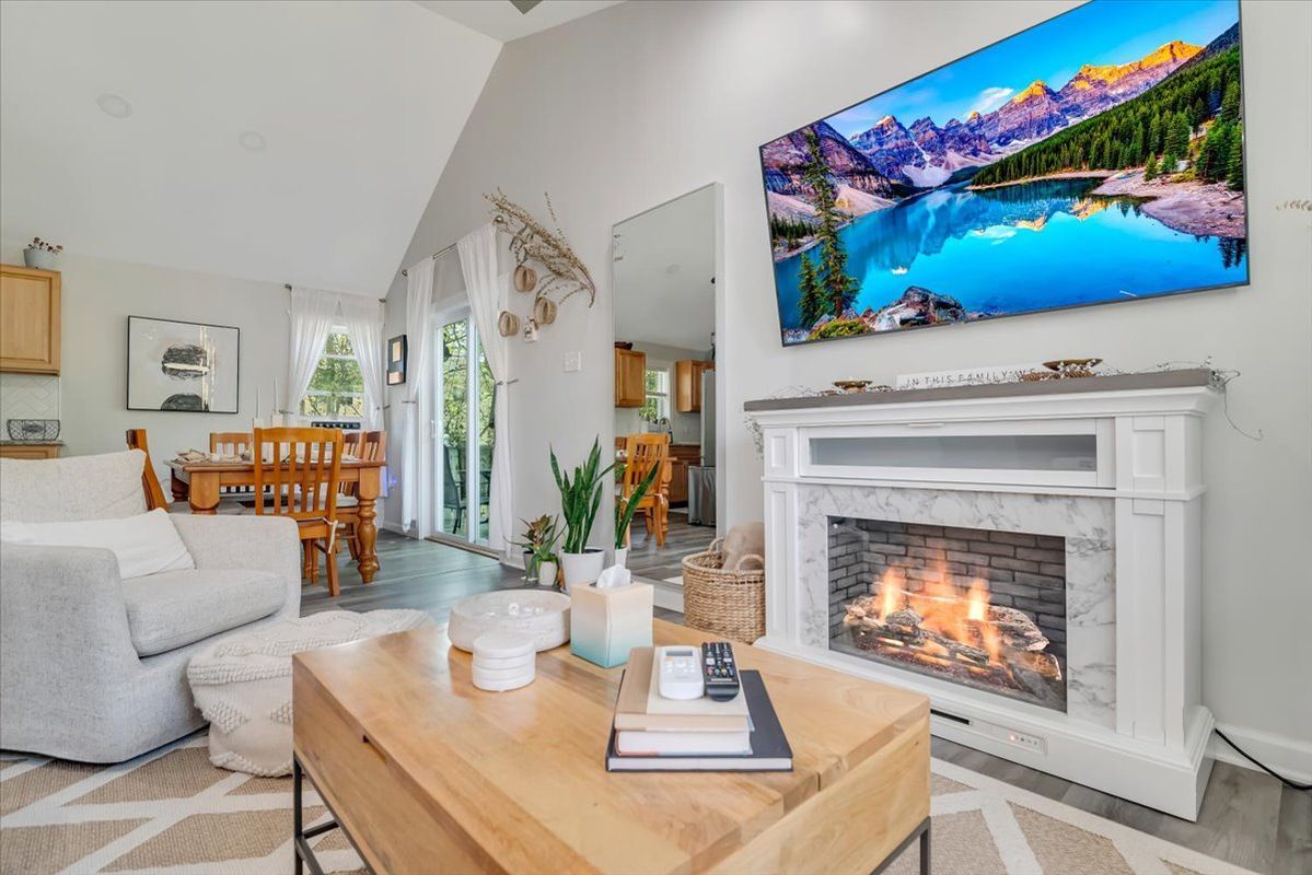 Building Photo - 9326 Fairmount Way